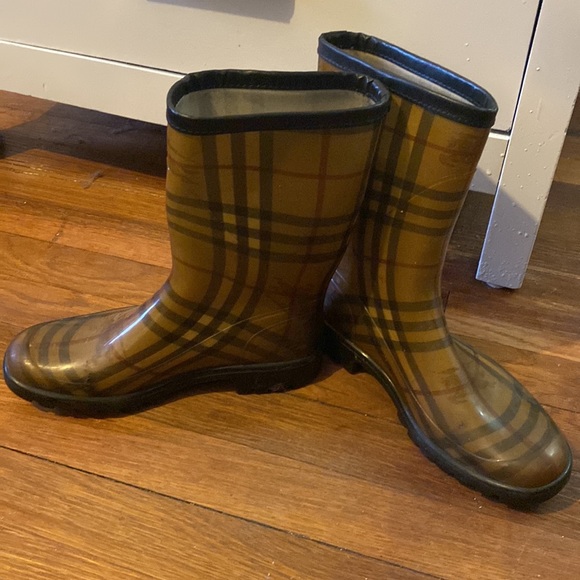 Burberry rain boots size 36 , worn and no box - Picture 2 of 7